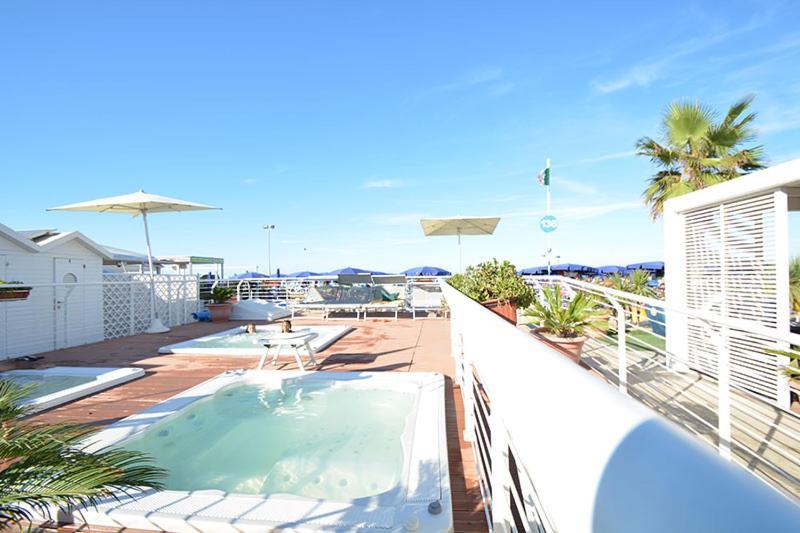 Riccione Beach Hotel - Enjoy Your Summer -Beach Village Incluso Kültér fotó