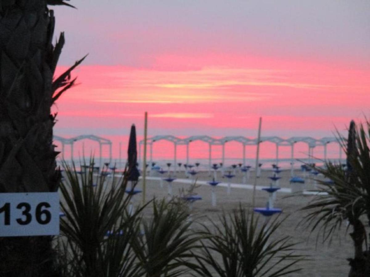 Riccione Beach Hotel - Enjoy Your Summer -Beach Village Incluso Kültér fotó