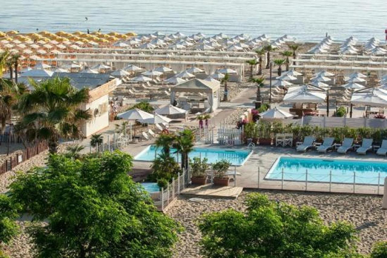Riccione Beach Hotel - Enjoy Your Summer -Beach Village Incluso Kültér fotó